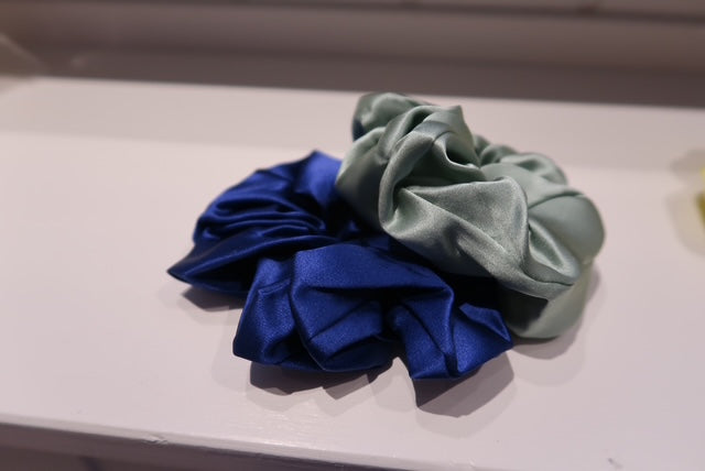 Konge blå Silk Satin Scrunchie